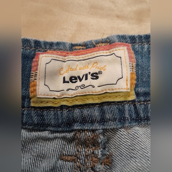 Woman's Levi's wide leg size 12 medium. - Picture 9 of 12